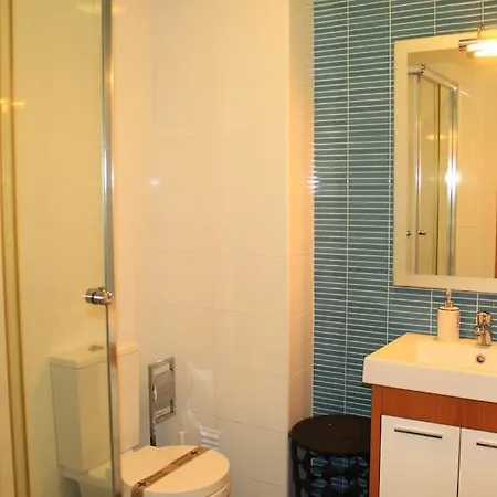 Dalila's House - Spacious And Comfortable 3-bedroom With Garage *