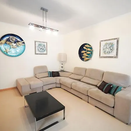 Dalila's House - Spacious And Comfortable 3-bedroom With Garage Lägenhet Nazaré