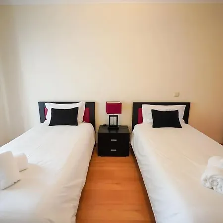 Dalila's House - Spacious And Comfortable 3-bedroom With Garage *
