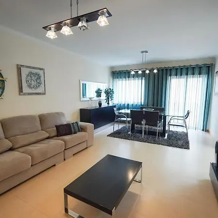 Dalila's House - Spacious And Comfortable 3-bedroom With Garage Lägenhet Nazaré