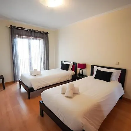 Dalila's House - Spacious And Comfortable 3-bedroom With Garage Lägenhet Nazaré
